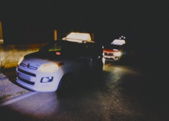 Policia arrestoi tre persona të dyshuar për kontrabandim me migrantë