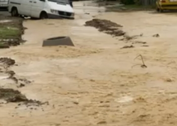 Shiu përmbytë disa shtëpi në Gjakovë