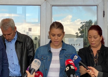 Protestojnë prindërit e shkollës “Naim Frashri”, kërkojnë fillimin e mësimit