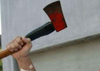 E sulmon me sëpatë dhe ia dëmton veturën, kërkohet paraburgimi ndaj H.O