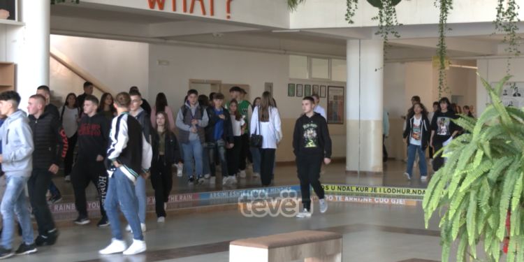 Edhe një shkollë nuk i bindet SBASHK-ut