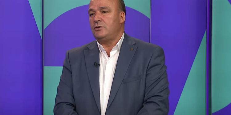 Bulliqi: Gjendja e mësimdhënësve nuk është e mirë, nëse greva vazhdon do na shkaktojë çrregullime