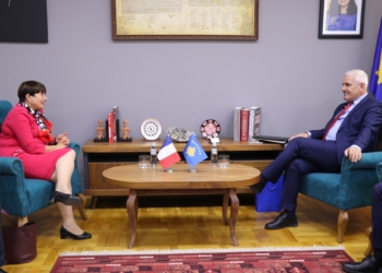 Sveçla priti në takim lamtumirës ambasadoren e Francës, Marie Christine Butel