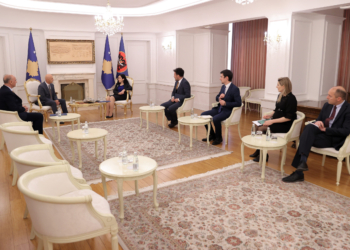 Osmani pret në takim u.d. kryeprokurorin e shtetit dhe kryesuesin e KPK-së