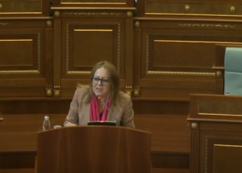 Bajrami thotë se Projektligji për caktimin e çmimeve të njëjta shtyn në falimentim mijëra dyqane