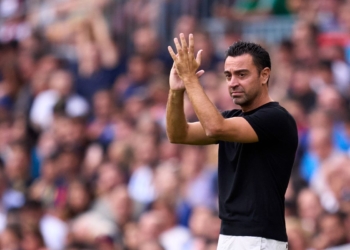 Xavi, thirrje Messit: Barcelona është shtëpia jote!