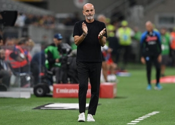 Milani në alarm para turit të forcës, në Londër me vetëm 15 futbollistë