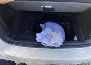 Policia e Kosovës u konfiskon tre kg marihuanë kosovarëve që hynin nga Shqipëria