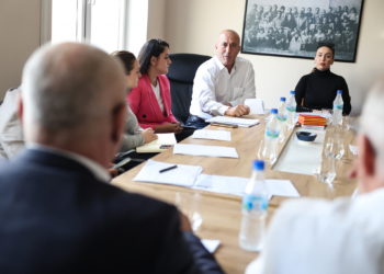 AAK-ja kërkon zgjidhje urgjente për pagat e mësimdhënësve