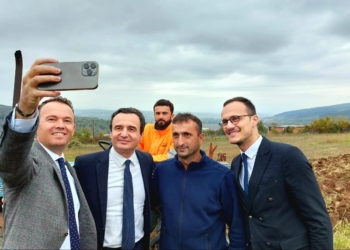 Gazetarja pyeti Kurtin për Lajçakun-Kurti traktoristin, ai i dha gaz traktorit