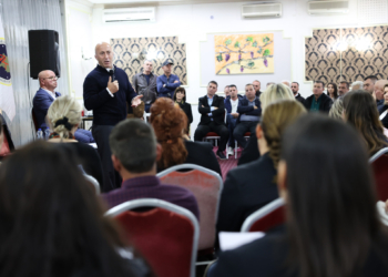 ​Haradinaj vazhdon takimet me qytetarë në Rahovec