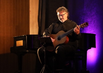 Kitaristi me famë botërore, Aniello Desiderio, performon në Mitrovicë