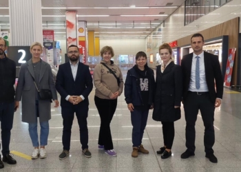 Arrijnë edhe dy gazetare të tjera ukrainase në Kosovë