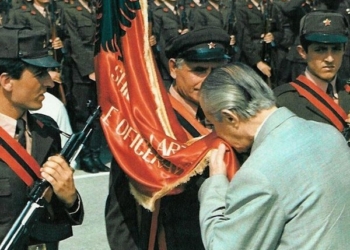 Ish-kandidati i VV-së për kryetar të Deçanit ia uron ditëlindjen Enver Hoxhës