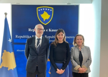 Haxhiu pret në takim ambasadorin francez dhe ambasadoren e të drejtave të njeriut