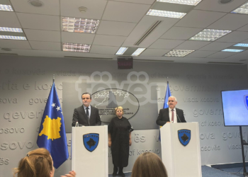 Kurti: Ambasadorët e QUINT-it thanë se do të konsultohen me kryeqendrat e tyre për vendimin për targat