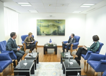 Kurti priti në takim kryetaren e KShC-së, dhe drejtorin e AKA-së, diskutojnë ngritjen e cilësisë në arsim