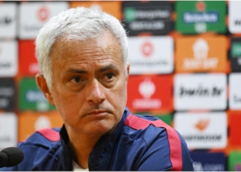 Prapaskena nga dhomat e zhveshjes, Mourinho “kërcënoi” lojtarët: Nuk jam mësuar të humbas!