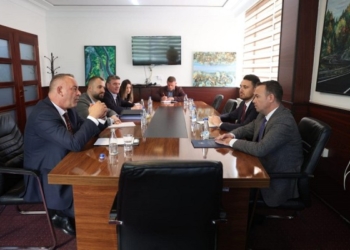 Ministri Peci dhe Ramosaj diskutojnë për avancimin e sektorit të bujqësisë