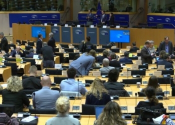 Varhelyi: Shqipëria nevojitet të vazhdoj përpjekjet në fushat kyçe të sundimit të ligjit