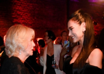 ​Dua Lipa takohet me Queen Consort Camilla në ceremoninë e çmimit Booker