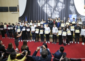 Kurti ndau shpërblime për sukseset e nxënësve në gara të matematikës e fizikës