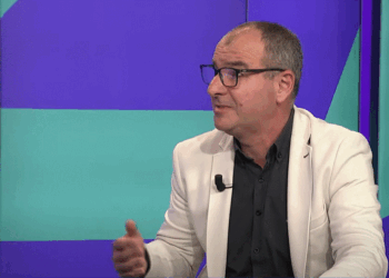 “Mësuesi i luftës” thotë se shkolla në male u ndihmoi fëmijëve të mos përjetojnë trauma