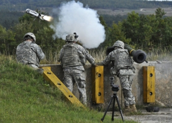 Ushtarët ukrainas stërviten pranë kufirit me Bjellorusinë