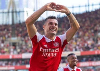 Arsenali ia shkakton humbjen e parë në këtë sezon Tottenhamit dhe vazhdon të jetë lider i Premier Leagues