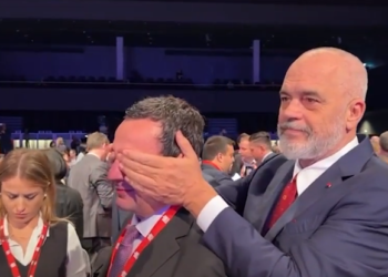 Rama ia mbyll sytë Kurtit