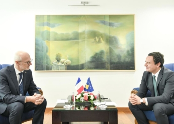Kurti pret në takim ambasadorin francez, flasin për liberalizimin e vizave