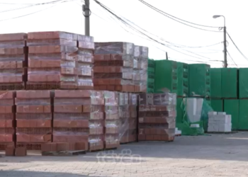 Qeveria do t’i kompensojë deri në 20 % kompanitë e ndërtimit që kanë kontrata me institucionet publike