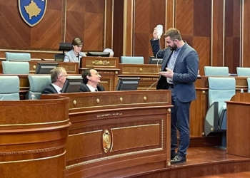 Lushtaku tregon çfarë i tha Kurti në Kuvend pas dërgimit të infuzionit