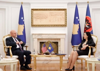 Osmani takohet me ambasadorin amerikan: Dialogu duhet të përmbyllet pa prekur rendin kushtetues