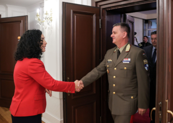 Komandanti i KFOR-it uron që Kosova të bëhet vatër stabiliteti dhe paqeje në rajon