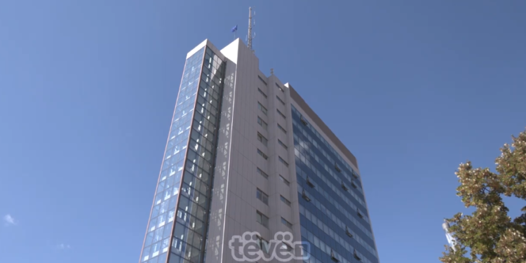 Drejtoria e Inspekcionit në Prishtinë nis heqjen e rrethojave dhe lirimin e trotuarit te Parku i Qytetit