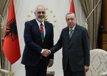 Rama në Turqi, takohet me Erdoganin