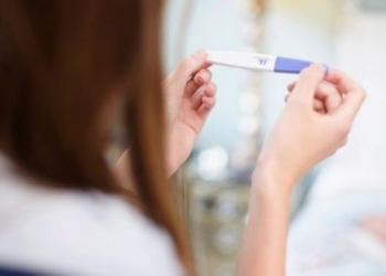 Në çfarë moshe duhet të mbetni shtatzënë për herë të parë nëse i dëshironi më shumë se dy fëmijë