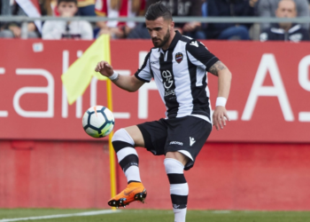 Sadiku shkëlqen në Spanjë, në garë me Uzunin për titullin e golashënuesit