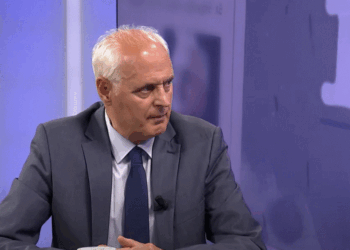 Eksperti i arsimit propozon që orët e humbura të zëvendësohen gjatë dimrit