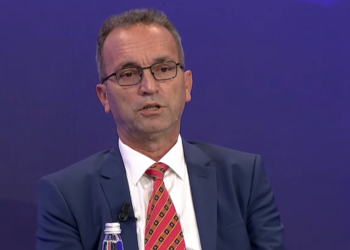 Zymberi: Po të priteshin lëvizjet e Qeverisë do humbej krejt viti shkollor