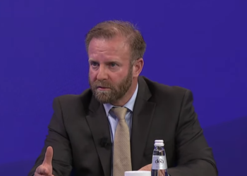 Abazi: Nuk jemi duke u matur me kutin e njëjtë në raportin e liberalizimit të vizave