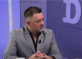 Duraku: Vonesat për Ligjin e Pagave po nxisin ikjen e mjekëve nga Kosova