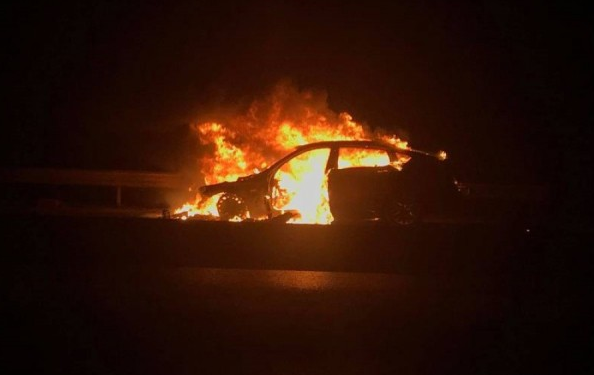Digjet një automjet me targa RKS në Leposaviq