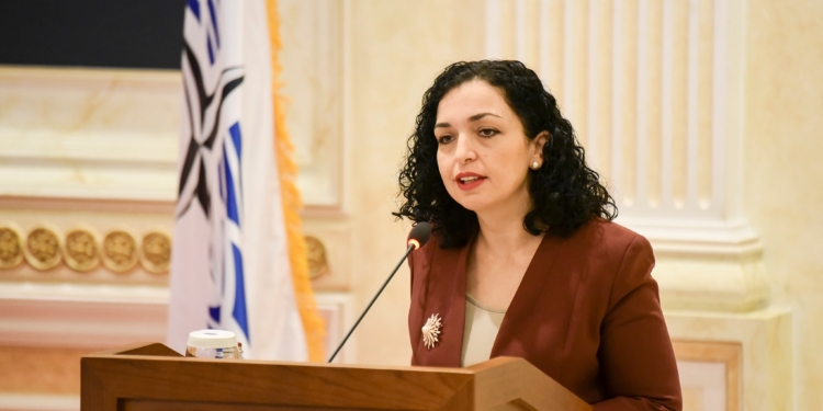 Drejtoria e Inspekcionit në Prishtinë nis heqjen e rrethojave dhe lirimin e trotuarit te Parku i Qytetit