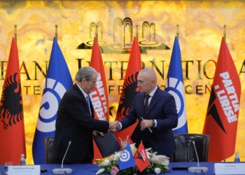 Meta e Berisha firmosën marrëveshjen me 6 pika për zgjedhjet e 14 majit