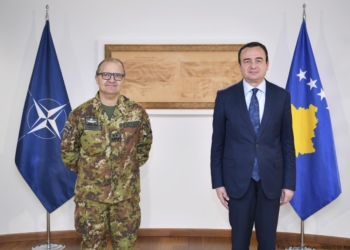 Kurti pret në takim komandantin e ri të KFOR-it, e njofton për zhvillimet në vend