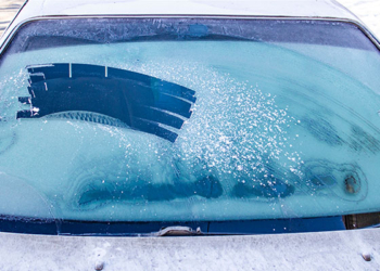 Si e përdorni kondicionerin për të shkrirë dritaret?