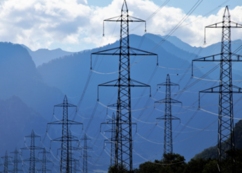 ​ERE në Shqipëri vendos: Rritje të çmimit mbi fashën 800 kilovatë për nëntor-dhjetor