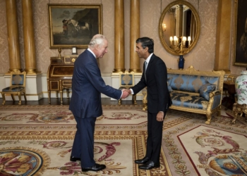 Sunak merr zyrtarisht detyrën e kryeministrit të Britanisë nga Mbreti Charles lll